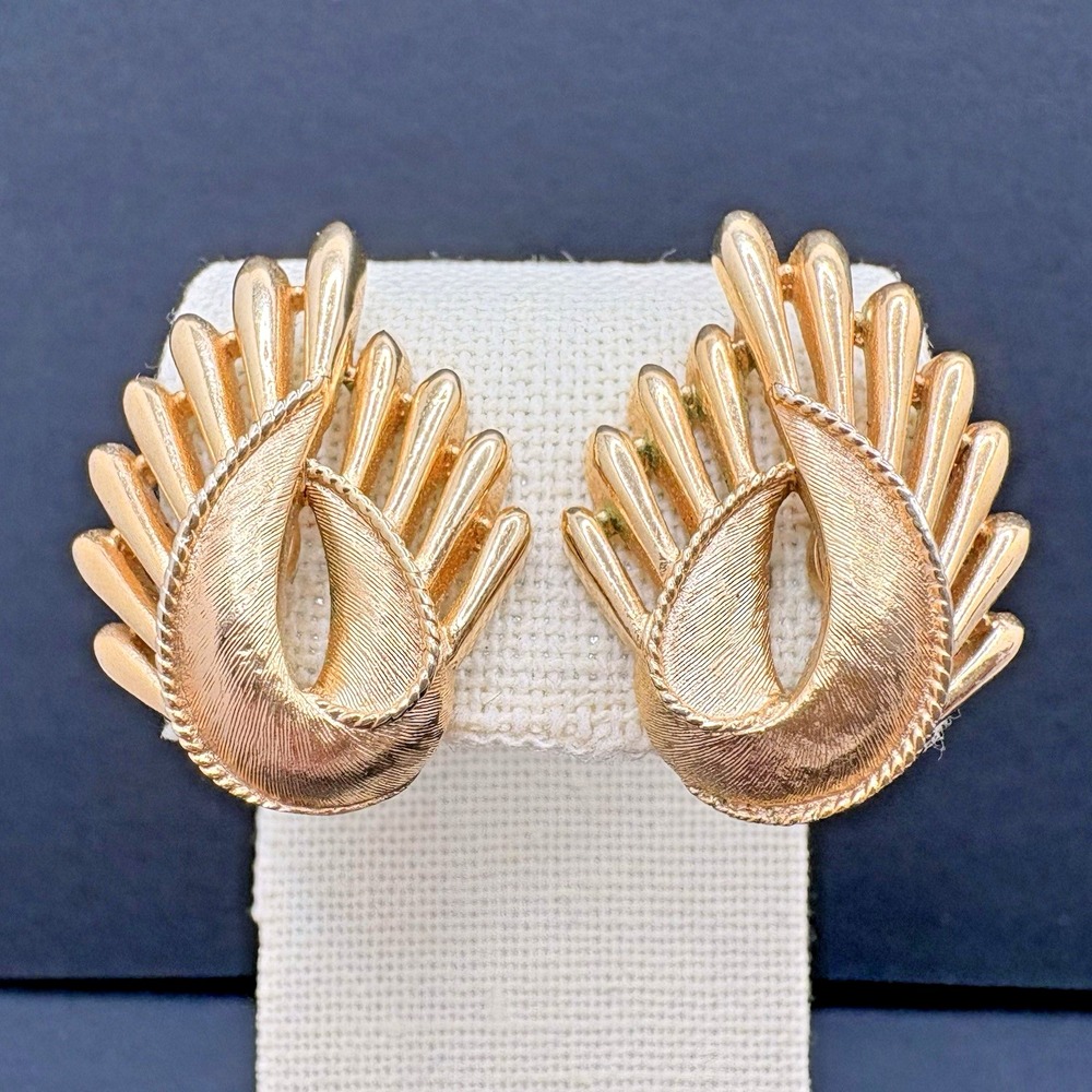 Vintage Crown Trifari Teardrop Brushed Shiny Gold Tone Clip on Earrings 1"